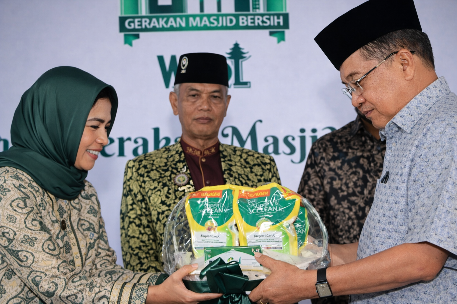 Penyerahan Produk Kebersihan