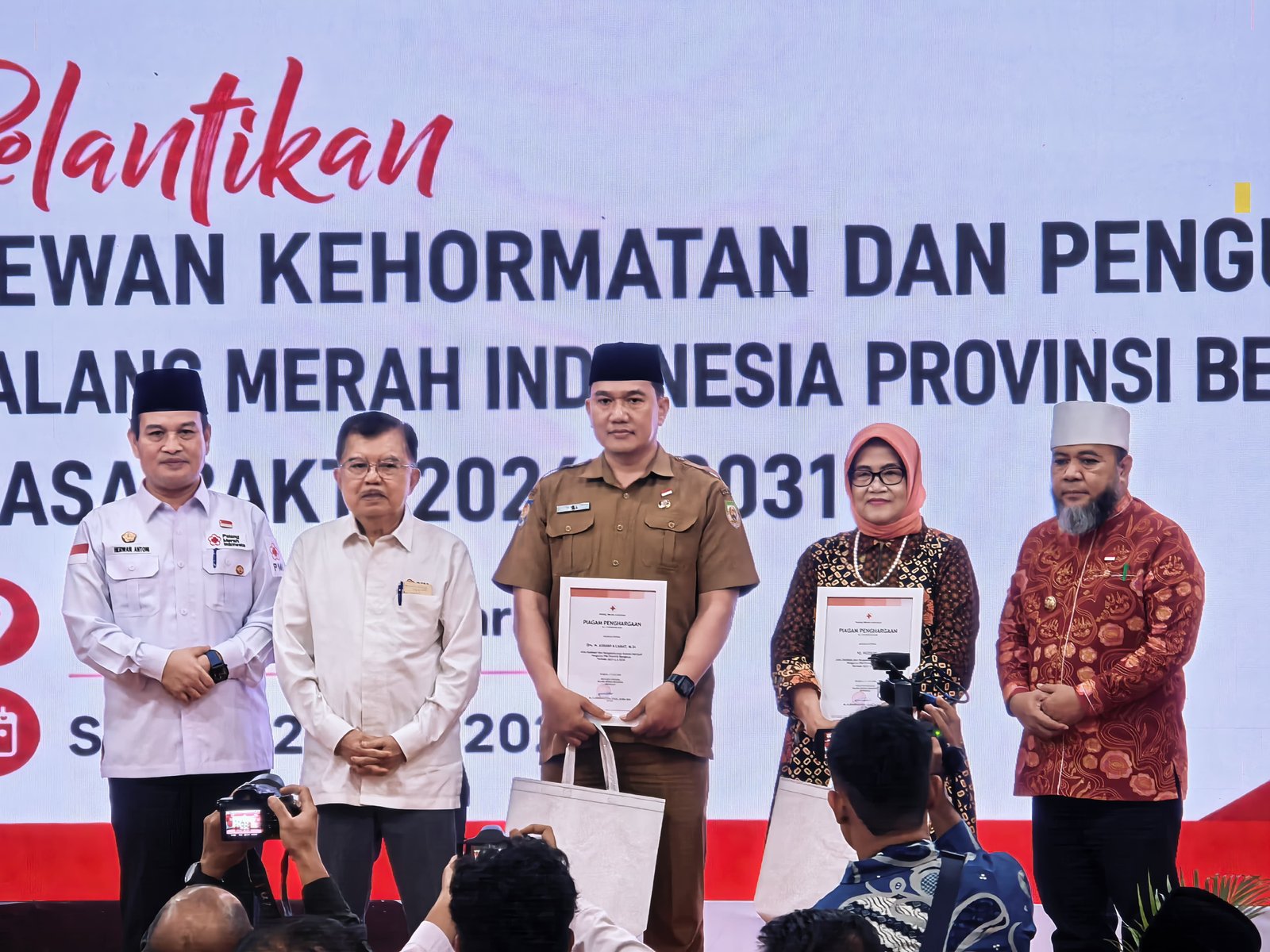 Jusuf Kalla Lantik Pengurus PMI Bengkulu, Tekankan Peran Kemanusiaan Tanpa Batas