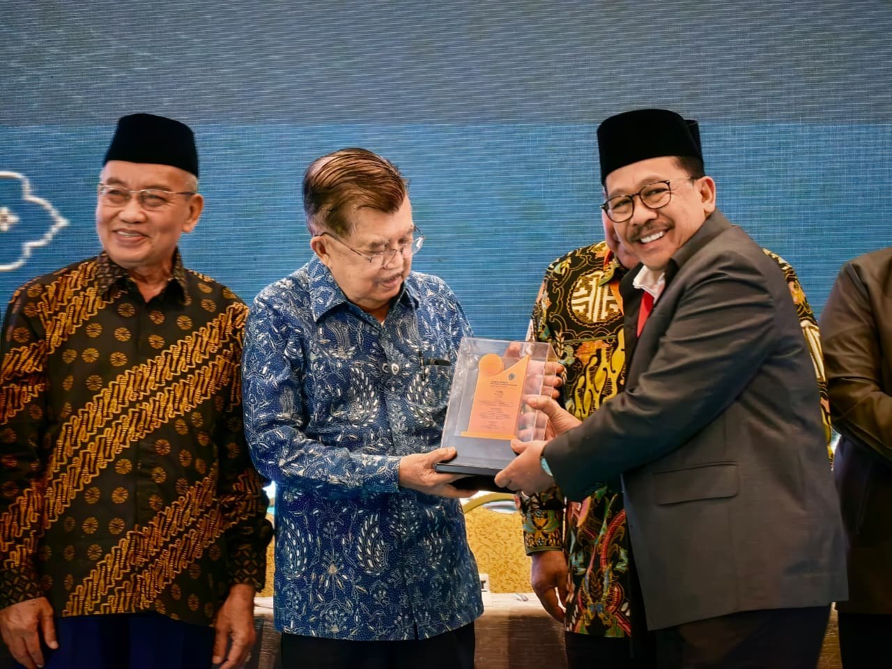 Jusuf Kalla Menghadiri Kongres Umat Islam Indonesia - Foto 6