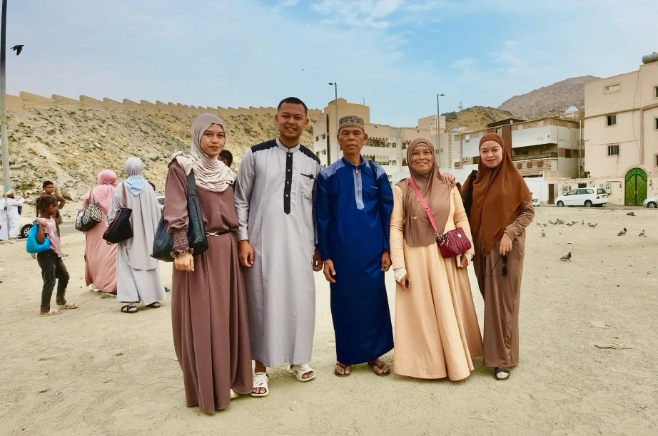 Hadiah Umrah dari Mendiang Syeikh Ali Jaber, Bripka Seladi Terbang Bersama Visitrip Travelku