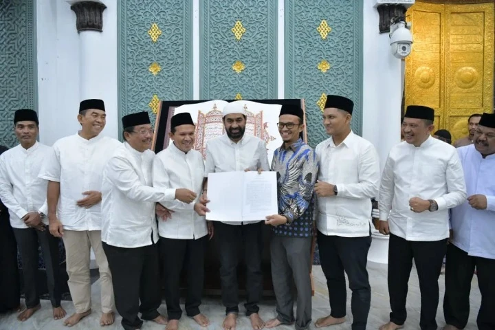 Resmi, Gubernur Aceh Keluarkan Ingub Wajibkan Shalat Berjamaah