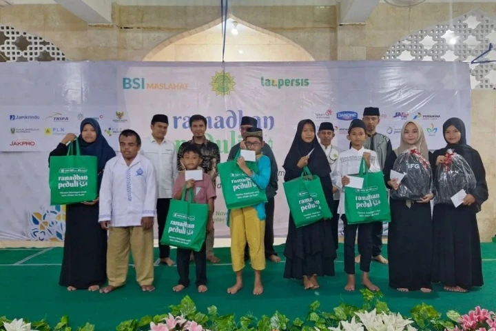 LAZ Persis Beri Beasiswa dan Santuni 1.000 Yatim dan Dhuafa