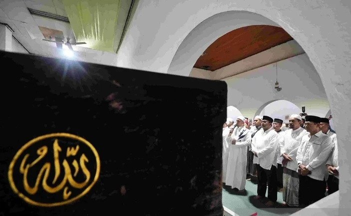 Rano Karno Safari Ramadan ke Makam Kramat Kampung Bandan