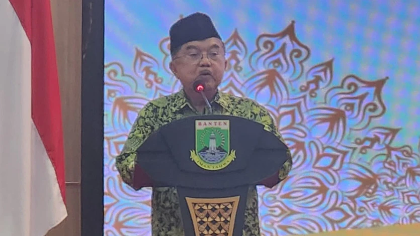 Jusuf Kalla Lantik KH. Bunyamin Mufid Sebagai Ketua PW DMI Banten di Pendopo Gubernur