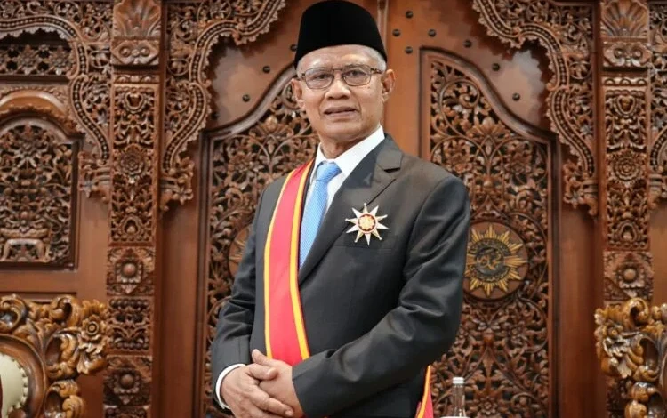 Ketum dan Sekum PP Muhammadiyah Terima Anugerah Bintang Mahaputra Utama dari Presiden Prabowo