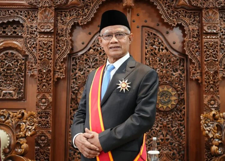 Ketum dan Sekum PP Muhammadiyah Terima Anugerah Bintang Mahaputra Utama dari Presiden Prabowo
