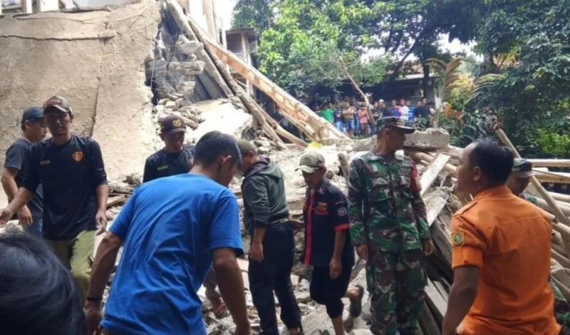 Bangunan Majelis Ambruk di Bogor, 3 Jamaah Tewas!