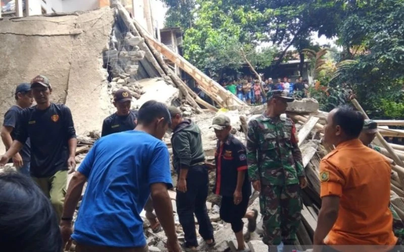 Bangunan Majelis Ambruk di Bogor, 3 Jamaah Tewas!